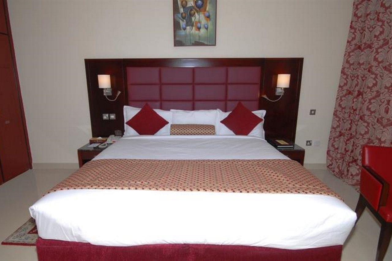 Ramee Rose Hotel Apartments Abu Dhabi Exteriör bild