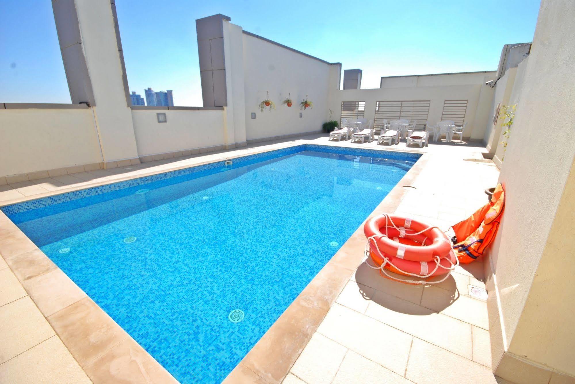 Ramee Rose Hotel Apartments Abu Dhabi Exteriör bild