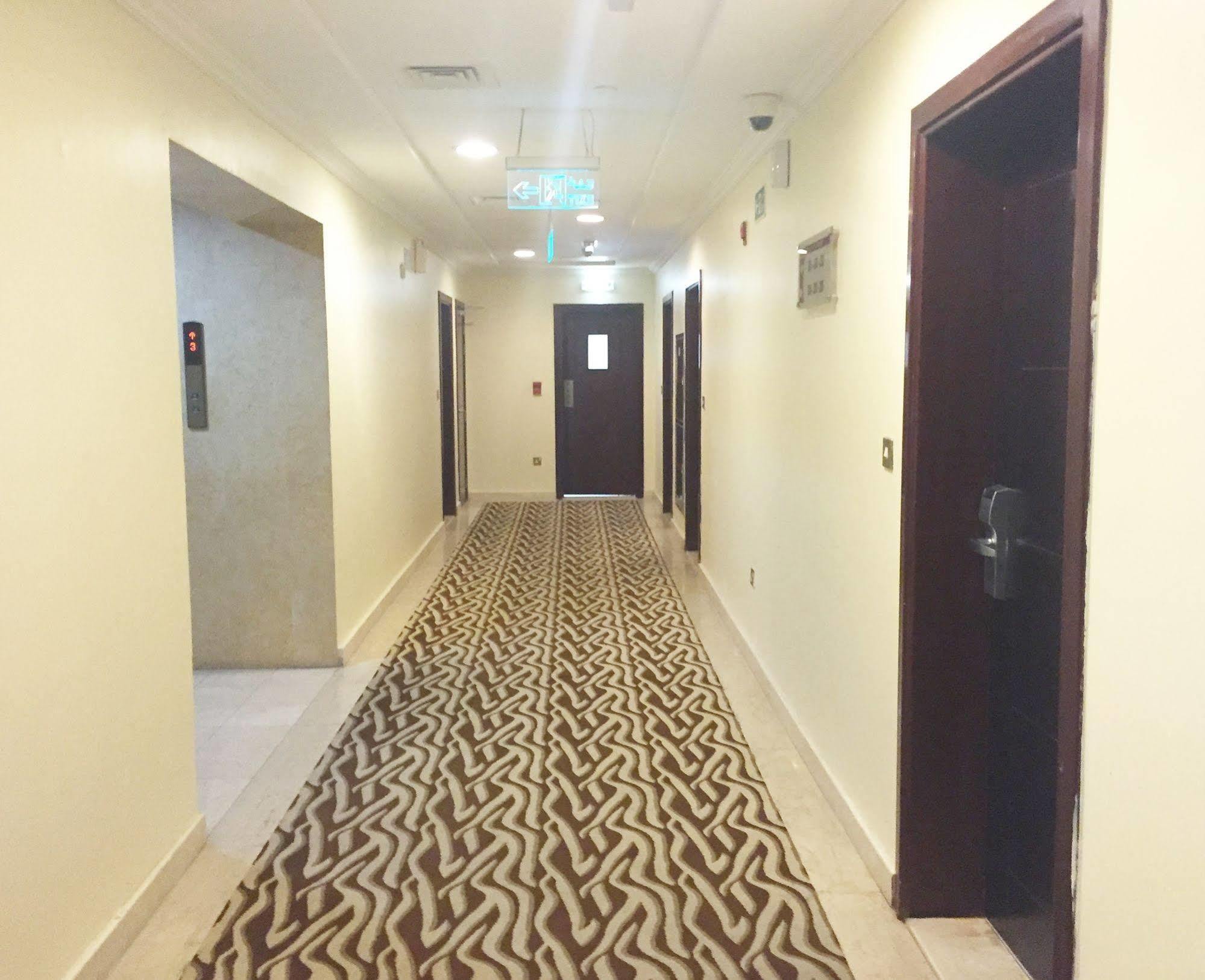 Ramee Rose Hotel Apartments Abu Dhabi Exteriör bild